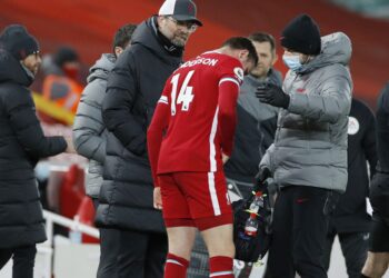 Les fans de Liverpool réagissent à la dernière blessure avec Hendo remplacé