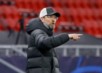 Jamie Carragher dit que Liverpool doit recruter un buteur