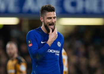 Un présentateur dit que le LFC devrait signer Olivier Giroud pour remplacer Roberto Firmino