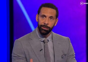 Rio Ferdinand dit que Roberto Firmino «  ne peut pas frapper une porte de grange  »