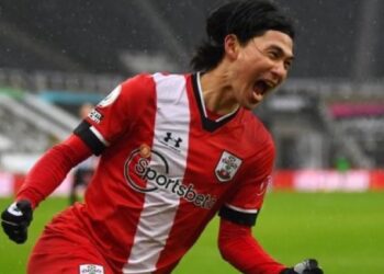 Un ancien attaquant suggère pourquoi Minamino fait mieux à Southampton