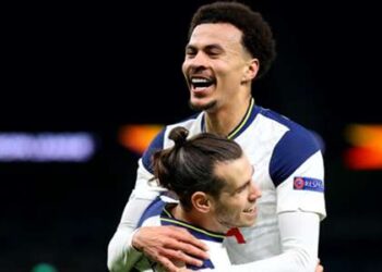 Son fils est «  fier  » de Dele Alli après avoir reconnu que son coéquipier de Tottenham a traversé «  une période difficile  »