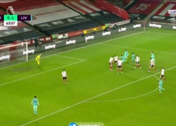 (Vidéo) Firmino marque un délicieux but détourné pour mettre Liverpool 2-0