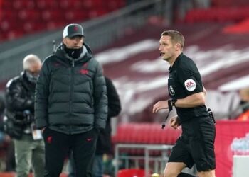 La star des Wolves vise un arbitre pour avoir «  perdu le contrôle  » du match de Liverpool