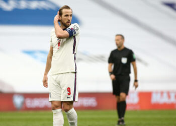 Graham Roberts réagit au rapport de Sky Sports sur Harry Kane