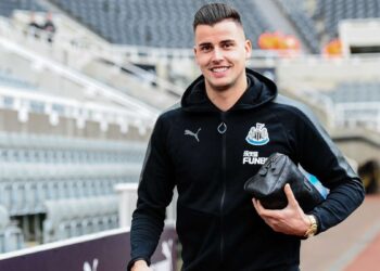 Les joueurs de Newcastle United ont dégoûté que la nouvelle de la suppression de Karl Darlow soit apparue dans la presse la semaine dernière, Steve Bruce également furieux