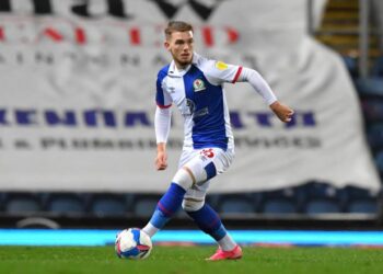 Tony Mowbray explique la réponse mature de Harvey Elliott à la gaffe en milieu de semaine