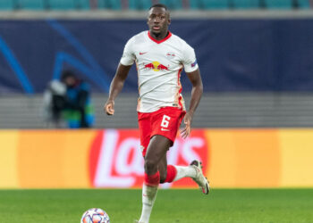 Le prodige défensif du RB Leipzig lié à Chelsea –