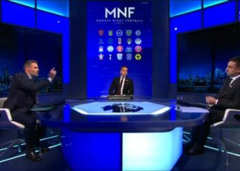 Jamie Carragher dénonce Liverpool mais une blague dure est aux dépens de Gary Neville