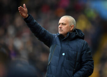 Jose Mourinho riposte à ses critiques dans la mode classique de Jose Mourinho