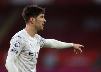 Les fans de Manchester City réagissent à l’affichage de John Stones contre Fulham