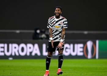 Les fans de Manchester United réagissent après le hurlement de Fred contre Leicester City