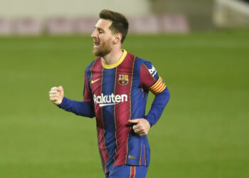 Lionel Messi brille à une occasion historique alors que Barcelone se dirige vers la victoire sur Huesca