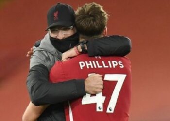 Le contrat de Nat Phillips à Liverpool ne prend pas fin cet été, révèle l’agent