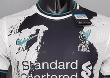 Le maillot extérieur de Liverpool au potentiel génial pour 2021/22 divise l’opinion