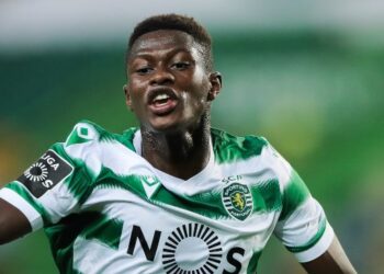 Un club européen nomme son prix alors que Liverpool passe au défenseur passionnant