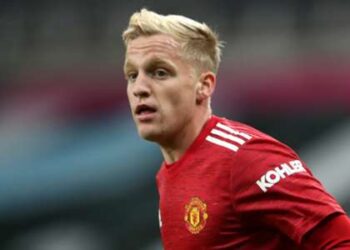 «  Van de Beek n’est pas heureux à Man Utd mais il ne panique pas  » – Un paria de 40 millions de livres sterling n’a pas abandonné sa carrière à Old Trafford, insiste De Boer