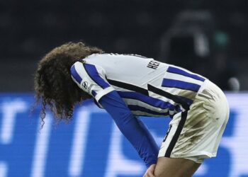 Résumé de samedi: match nul de la Ligue Europa, problèmes au milieu de terrain et battre Man Utd