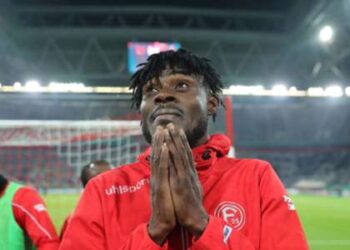 Le défenseur ghanéen Adams marque dans le mauvais filet alors que Hoffenheim tombe face à Stuttgart