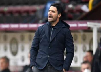 Arsenal limoger Arteta aurait été «  ridicule  », insiste le patron de West Ham Moyes