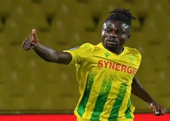 La frappe de Moses Simon aide Nantes à assommer le Paris Saint-Germain