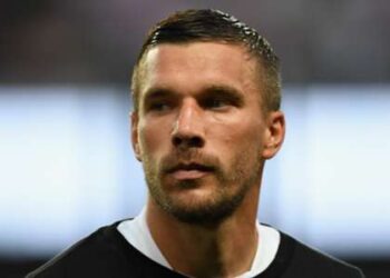 «  C’est comme un spectacle d’humour  » – Podolski dénonce le VAR et «  l’atmosphère de chaos  » dans le football turc