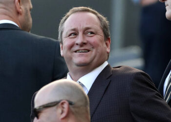 Le prince héritier d’Arabie saoudite a exhorté Boris Johnson à intervenir dans le rachat de Newcastle United