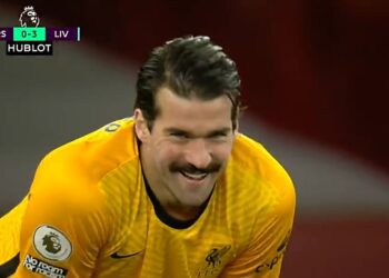 Le nouveau look d’Alisson mentionné dans la réaction hilarante des fans d’Arsenal