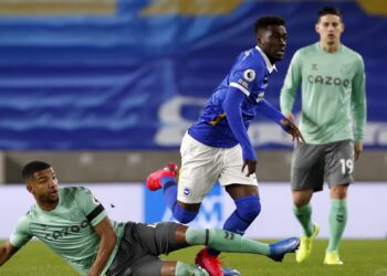 Barnes exhorte le LFC à remplacer Wijnaldum