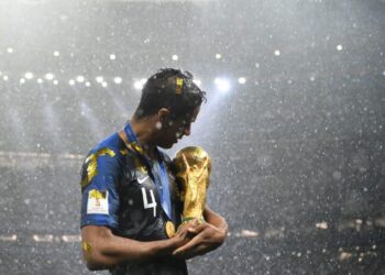 Chelsea rejoint la course pour Raphael Varane