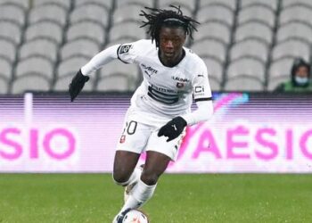 Liverpool mis en alerte rouge alors que la starlette liée de Ligue 1 refuse un nouveau contrat