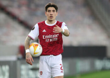 Fabrizio Romano veut qu’Hector Bellerin quitte Arsenal cet été