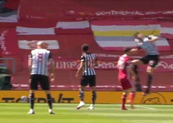 Le coude de Fernandez sur Jota était un carton rouge flagrant, dit l’ex-arbitre