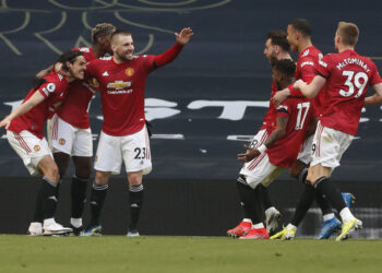 Les fans de Man United manifestent contre les vitriers au terrain d’entraînement du club