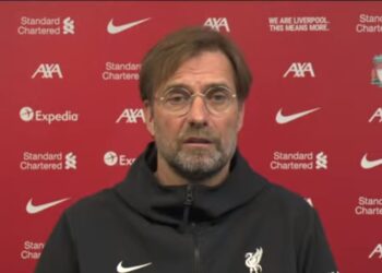 Klopp lance un appel aux entreprises de médias sociaux contre le racisme