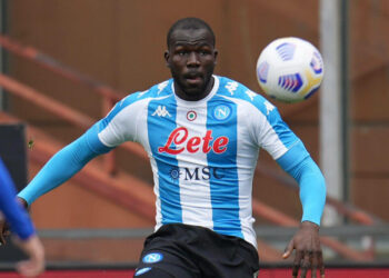 La star de Naples pourrait déménager à Everton dans le cadre d’un échange contre le défenseur