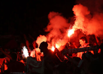 L’affrontement Hapoel-Beitar s’est arrêté après le retour des fans qui ont pelé les joueurs avec des objets