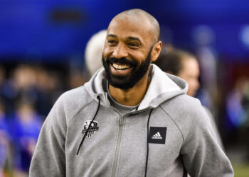 L’ancienne star d’Arsenal mène une bataille perdue sur les médias sociaux