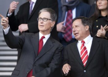 Les propriétaires de Liverpool et de Manchester United «  n’aiment pas leurs clubs  », déclare l’ancien président de Newcastle United