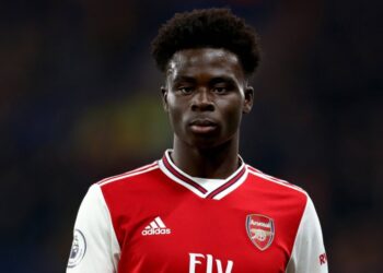 Arsenal pourrait vendre Saka lié au LFC pour financer des déménagements estivaux