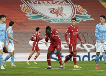 Carragher critique la star de Liverpool pour avoir «  essayé d’en faire trop  » pendant une période de sécheresse