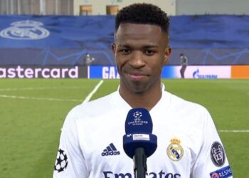 Firmino aime le post de célébration de Vinicius Jr alors que Sergio Ramos frappe également Twitter