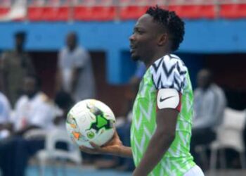 Le capitaine des Super Eagles, Musa, donne deux millions de nairas à l’école de l’armée à Kano