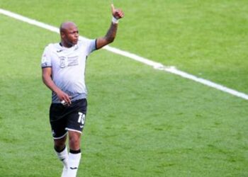 Ayew: la star ghanéenne bat le record de buts lors du retour pour blessure de Swansea City contre Reading de Yiadom