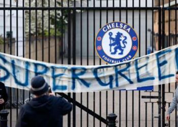 Les supporters de Chelsea continuent d’appeler à des démissions de haut niveau malgré le recul de la Super League
