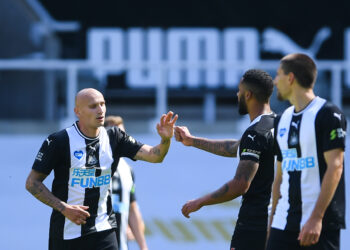 Trevor Sinclair réagit alors que Jonjo Shelvey affirme que l’équipe de West Ham United n’est pas meilleure que celle de Newcastle United sur papier