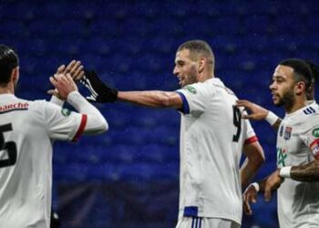 Slimani cadré alors que Lyon abandonne l’avance de deux buts lors de la défaite contre Lille