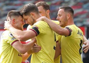 Tarkowski marque un but historique contre Manchester United alors que Greenwood se rapproche de Rooney