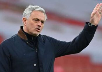 Mourinho: Ferguson serait en désaccord avec la déclaration de trophée de Solskjaer