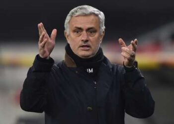 Mourinho s’attend à une fenêtre d’été «  étrange  » alors qu’il regarde les renforts des Spurs